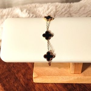 Fashion goldtone ⚫️ 🍀 Bracelet